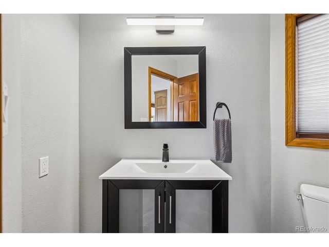 6166 S Netherland Cir, Centennial, CO 80016