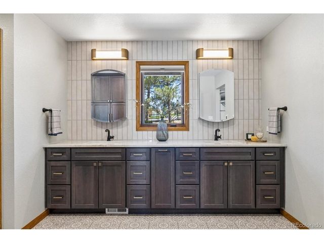 6166 S Netherland Cir, Centennial, CO 80016