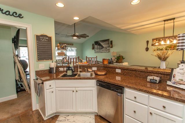 242 Blue Jacket Dr., Galivants Ferry, SC 29544