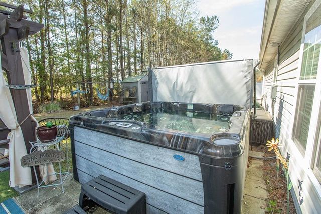 242 Blue Jacket Dr., Galivants Ferry, SC 29544