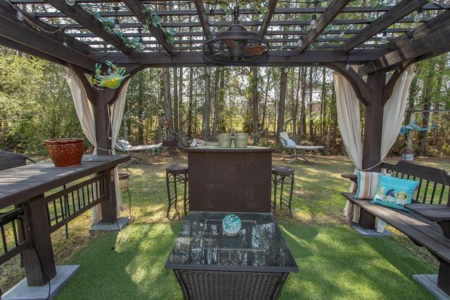 242 Blue Jacket Dr., Galivants Ferry, SC 29544