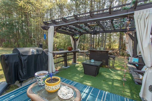 242 Blue Jacket Dr., Galivants Ferry, SC 29544