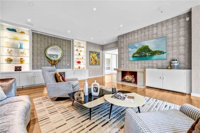 935 Hillcrest, Pasadena, CA 91106
