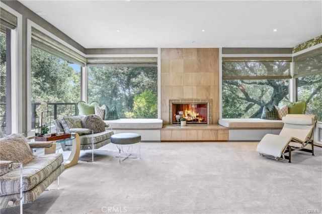 935 Hillcrest, Pasadena, CA 91106
