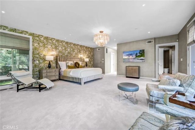 935 Hillcrest, Pasadena, CA 91106