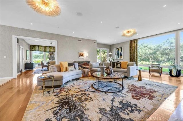 935 Hillcrest, Pasadena, CA 91106