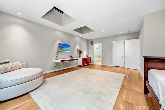 935 Hillcrest, Pasadena, CA 91106