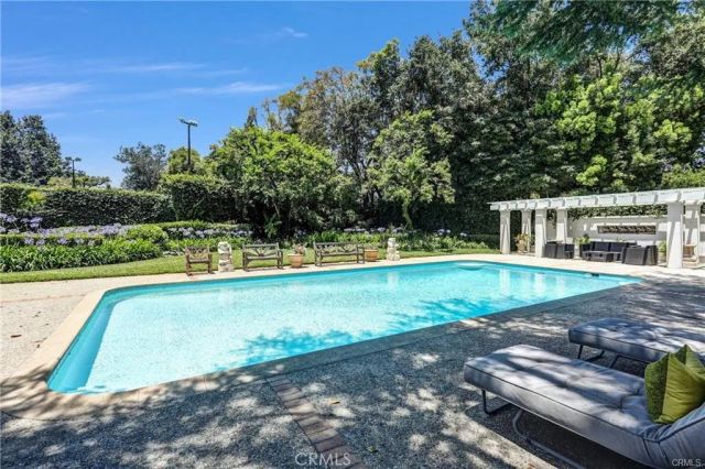 935 Hillcrest, Pasadena, CA 91106