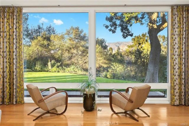 935 Hillcrest, Pasadena, CA 91106