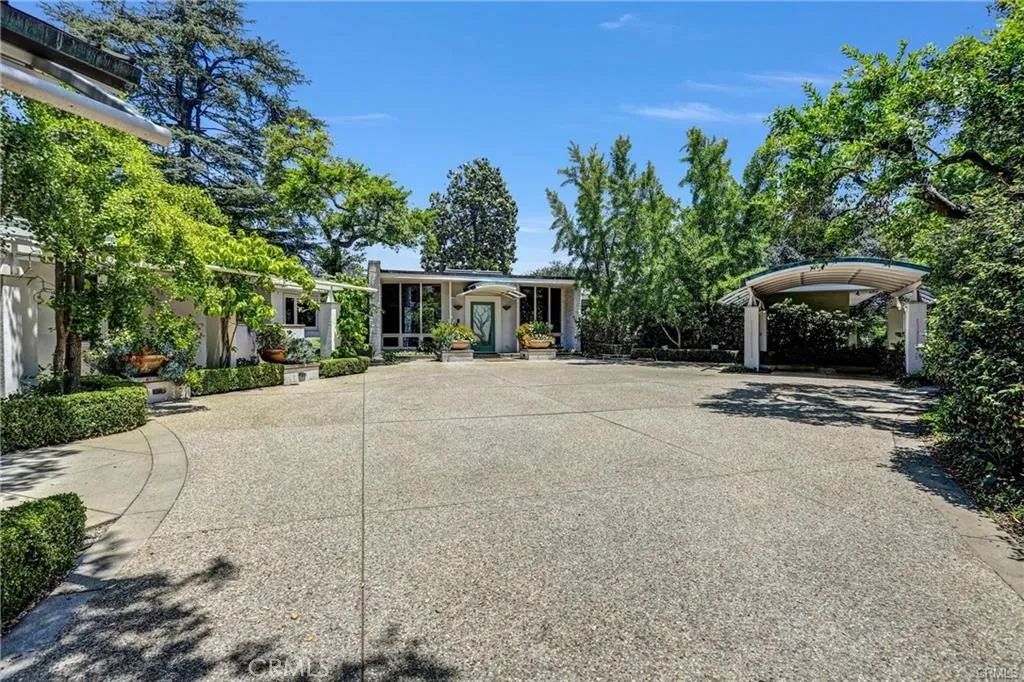 935 Hillcrest, Pasadena, CA 91106