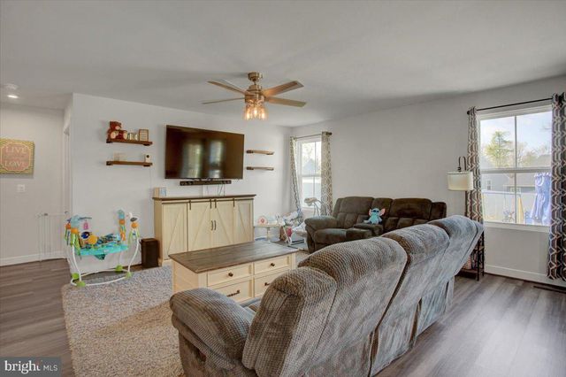 28 BOOTHBAY DR, Martinsburg, WV 25403