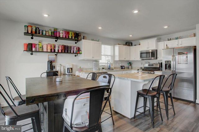 28 BOOTHBAY DR, Martinsburg, WV 25403