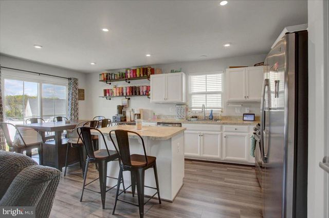 28 BOOTHBAY DR, Martinsburg, WV 25403
