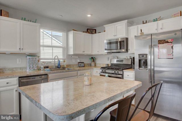 28 BOOTHBAY DR, Martinsburg, WV 25403