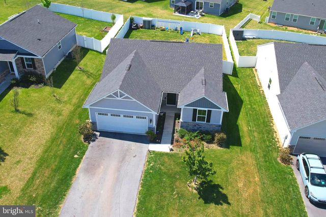 28 BOOTHBAY DR, Martinsburg, WV 25403