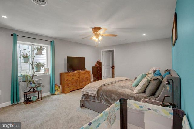 28 BOOTHBAY DR, Martinsburg, WV 25403