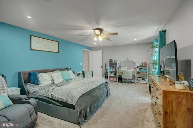 28 BOOTHBAY DR, Martinsburg, WV 25403