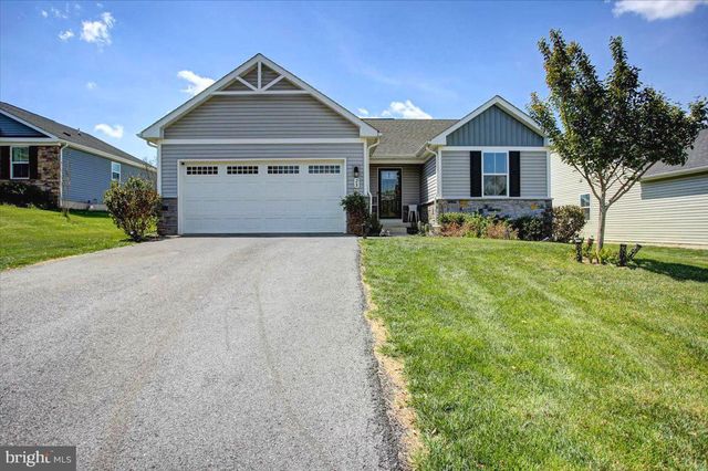 28 BOOTHBAY DR, Martinsburg, WV 25403