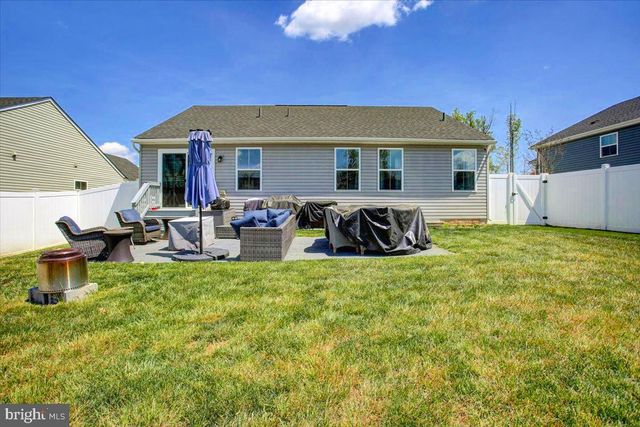 28 BOOTHBAY DR, Martinsburg, WV 25403