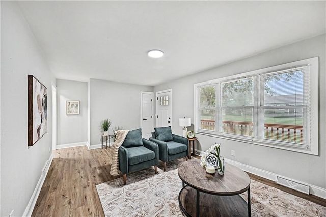 102 O E Avenue, Excelsior Springs, MO 64024