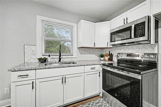 102 O E Avenue, Excelsior Springs, MO 64024