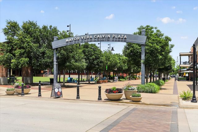 505 Heritage Trail, Burleson, TX 76028