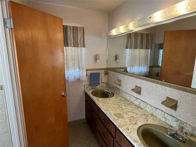 520 8TH STREET S, Dundee, FL 33838