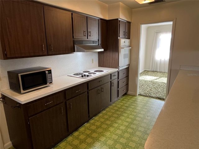 520 8TH STREET S, Dundee, FL 33838