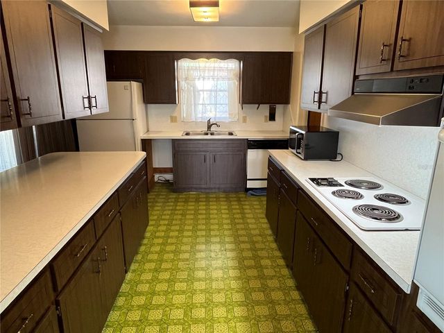 520 8TH STREET S, Dundee, FL 33838