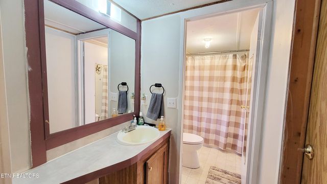 1290 Bluets Road, Newport, TN 37821