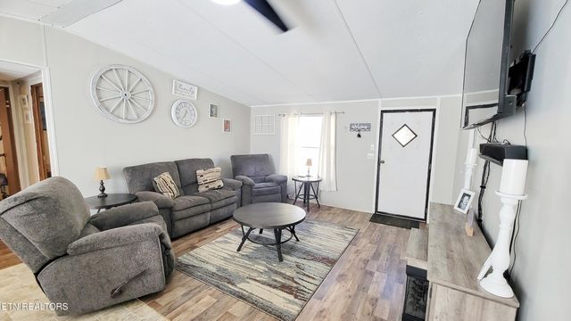 1290 Bluets Road, Newport, TN 37821