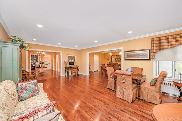 122 Woodmere Boulevard S, Woodsburgh, NY 11598