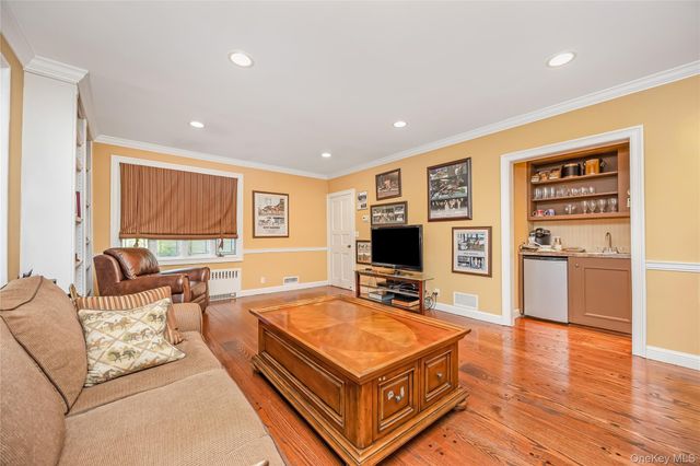 122 Woodmere Boulevard S, Woodsburgh, NY 11598