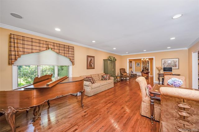 122 Woodmere Boulevard S, Woodsburgh, NY 11598