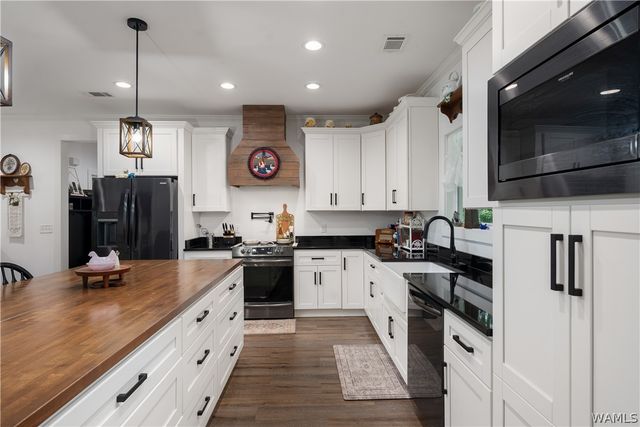 11366 Joe Namath, Northport, AL 35475