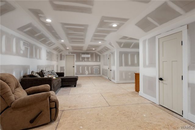 11366 Joe Namath, Northport, AL 35475