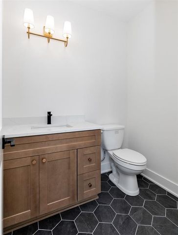 17227 Northview Drive, Urbandale, IA 50323
