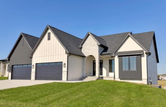 17227 Northview Drive, Urbandale, IA 50323