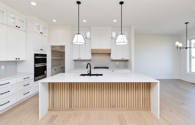 17227 Northview Drive, Urbandale, IA 50323