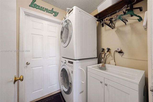 8507 NW 54th Ct, Lauderhill, FL 33351