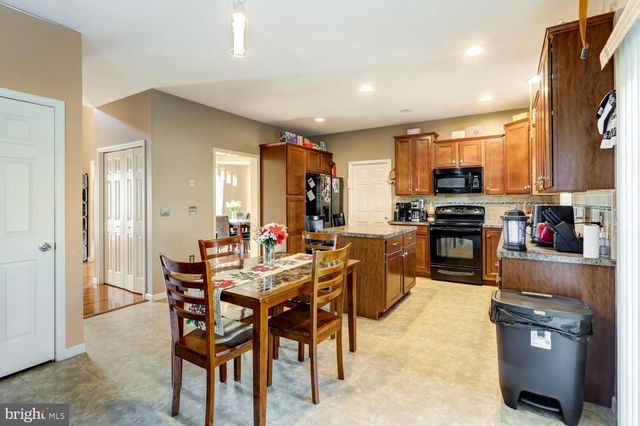 2027 MALLARD LN, Lebanon, PA 17046