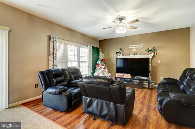 2027 MALLARD LN, Lebanon, PA 17046