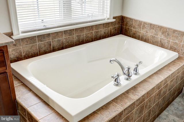 2027 MALLARD LN, Lebanon, PA 17046