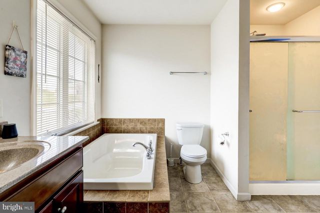 2027 MALLARD LN, Lebanon, PA 17046