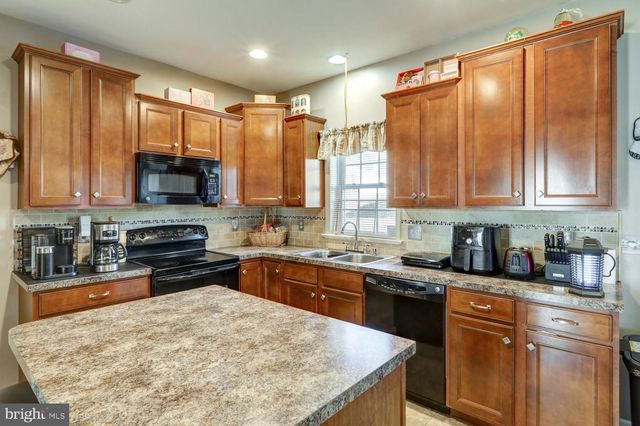 2027 MALLARD LN, Lebanon, PA 17046