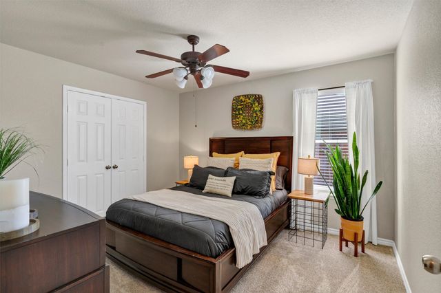 613 Creek Point Drive, Saginaw, TX 76179