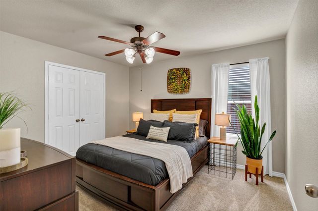 613 Creek Point Drive, Saginaw, TX 76179