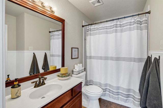 613 Creek Point Drive, Saginaw, TX 76179