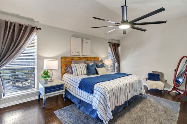 613 Creek Point Drive, Saginaw, TX 76179