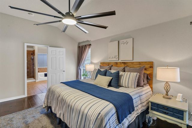 613 Creek Point Drive, Saginaw, TX 76179